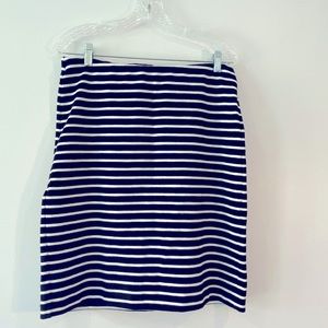 Black and white banana republic skirt. Size medium.